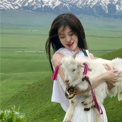 院子里的女人